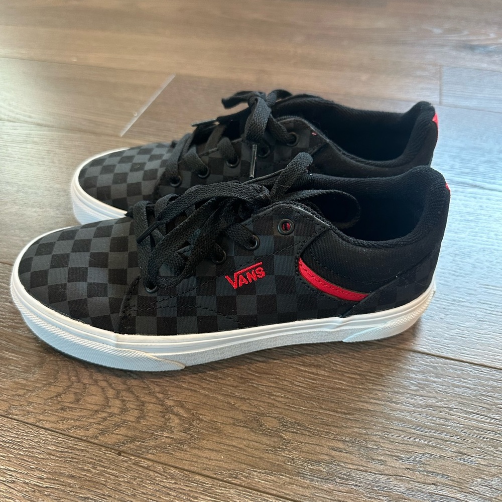 Vans Youth Seldan Checkerboard Black/Red Sneakers Sz 2.5 NEW